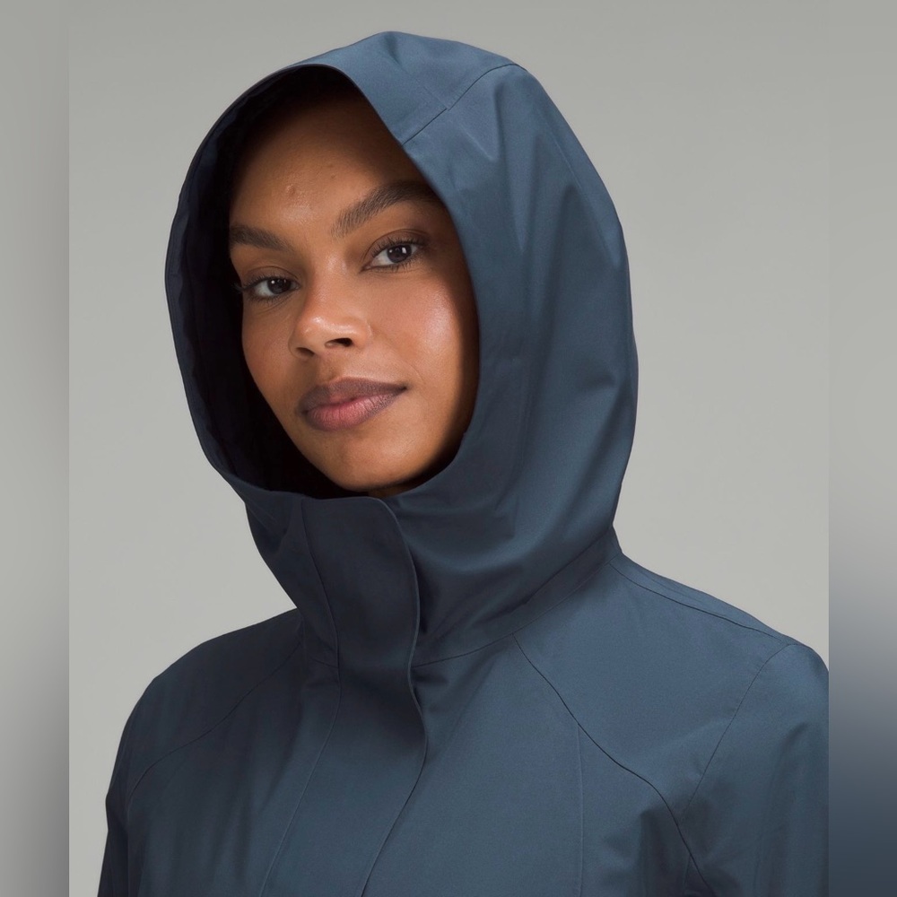 NWT LULULEMON RAIN REBEL JACKET SIZE 2 TRUE NAVY - Picture 3 of 16